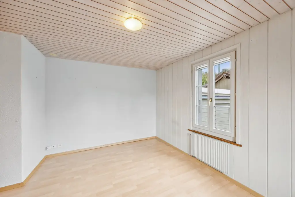 Charmantes Wohnhaus mit zwei Wohnungen und grossem Umschwung