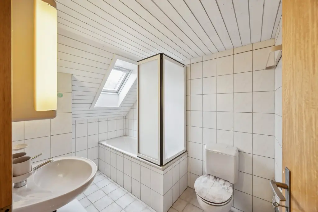 Charmantes Wohnhaus mit zwei Wohnungen und grossem Umschwung