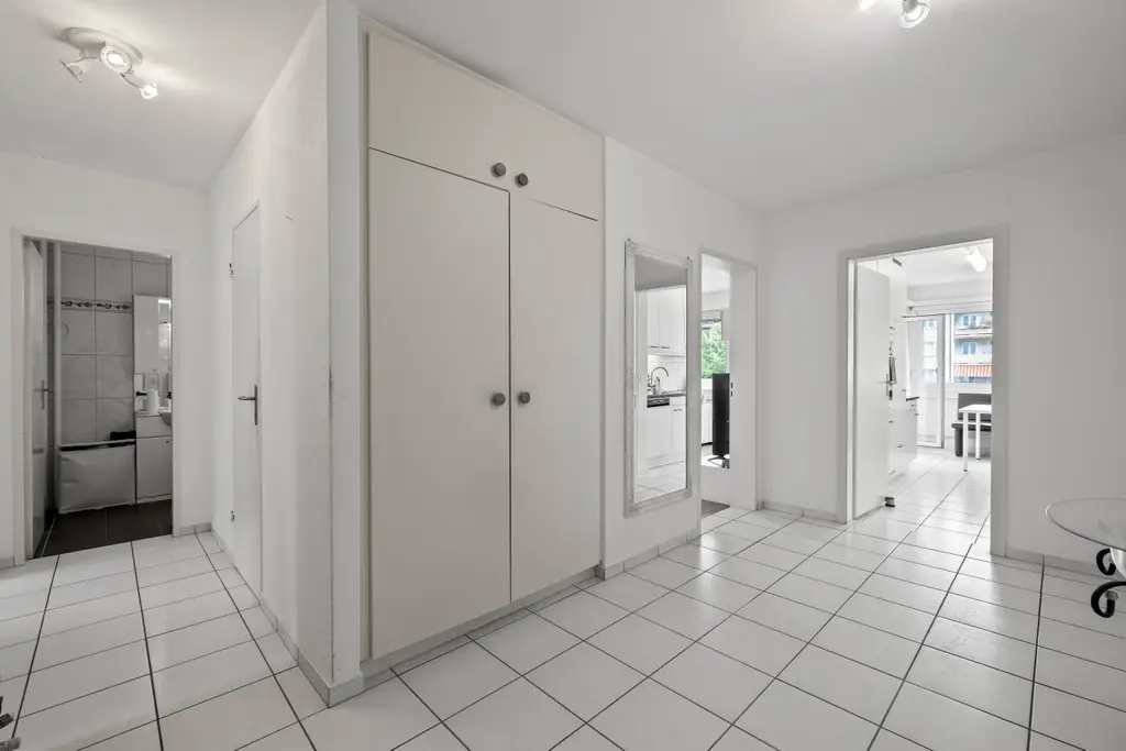 Modern, zentral und 2 Einstellhallenplätze inklusive