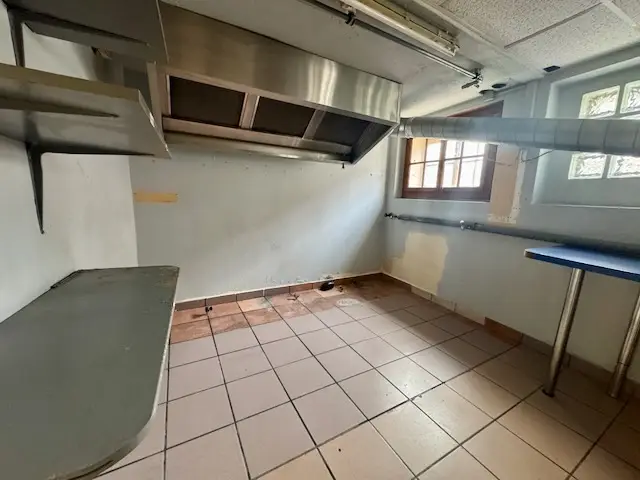 Atelier et ou habitation!198 m² à rénover avec terrasse de 45 m²