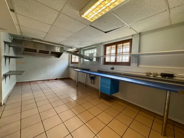 Atelier et ou habitation!198 m² à rénover avec terrasse de 45 m²