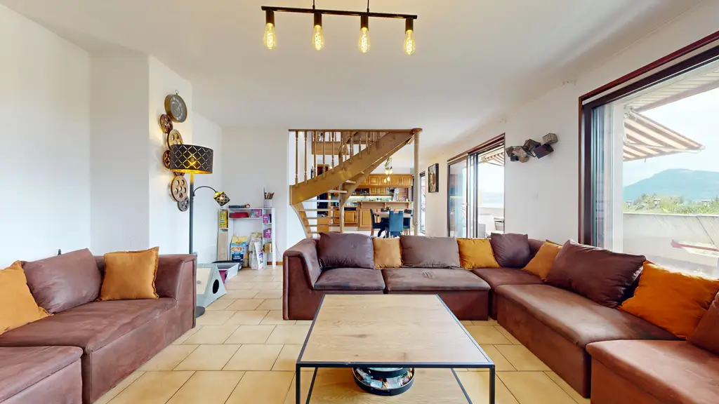 Duplex de 4,5 pièces en attique