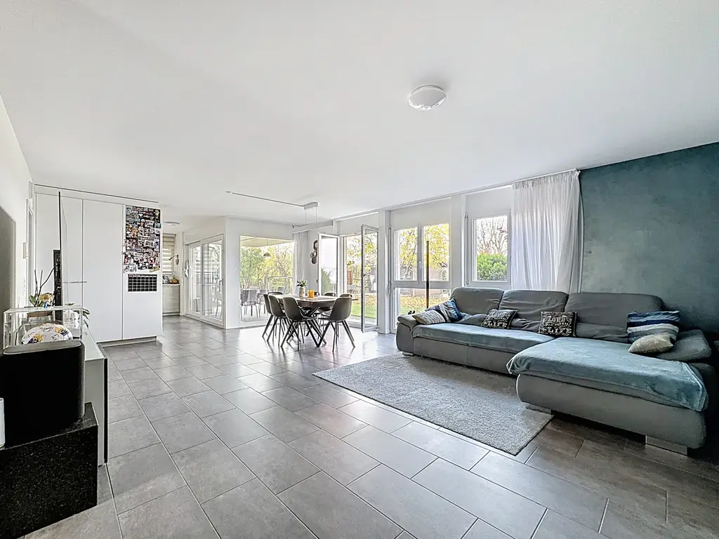 Espace, lumière et sérénité – magnifique 4.5 pièces au rez avec grand jardin