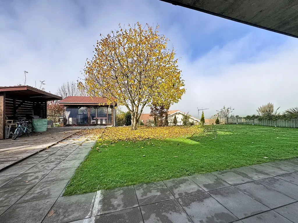 Espace, lumière et sérénité – magnifique 4.5 pièces au rez avec grand jardin