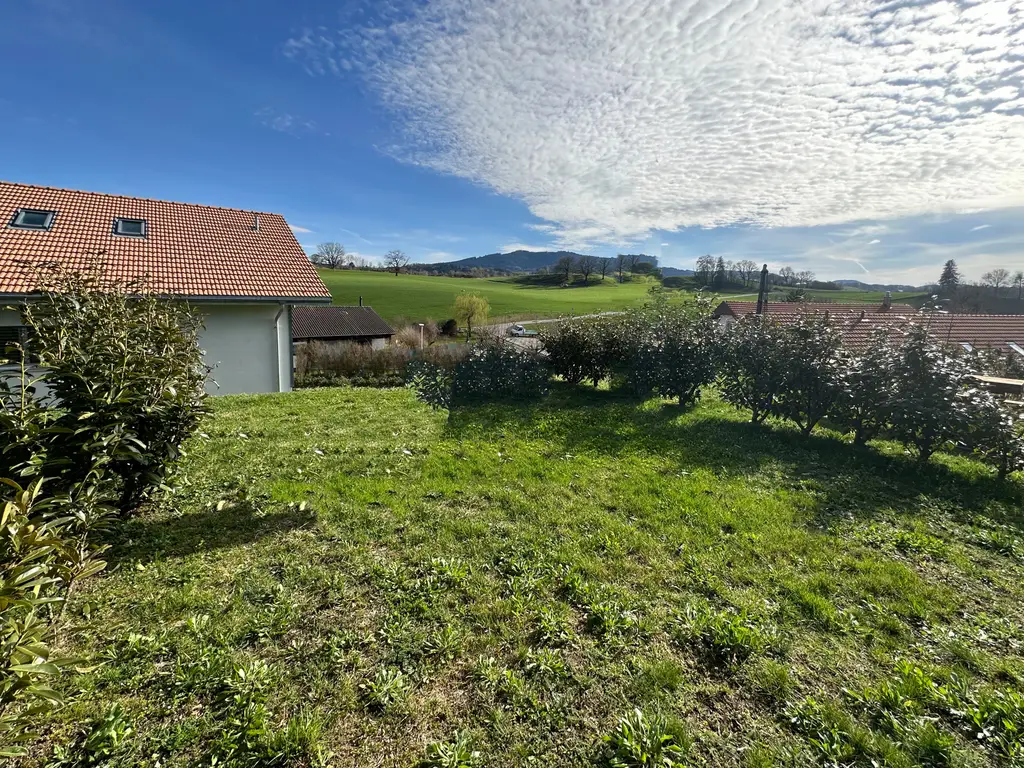 Nouveau sur le marché: superbe 2,5 p avec balcon, à la campagne