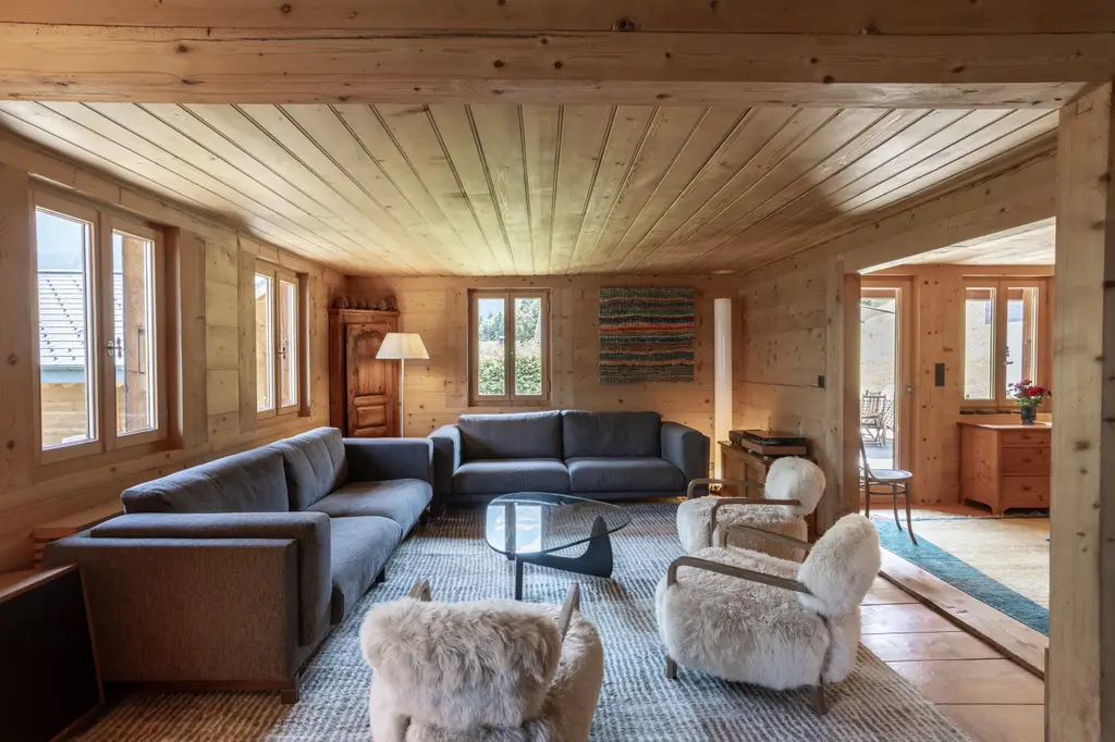 Chalet de 16 pièces : joyau au pied des Dents du Midi !