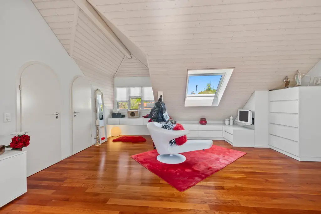 Luxuriöse Villa mit Pooloase und mediterranem Garten – Ihr Traumdomizil in ruhiger Lage