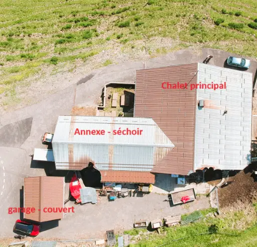 À vendre – Chalet authentique à rénover, ancienne ferme de 1920, avec vue panoramique exceptionnelle