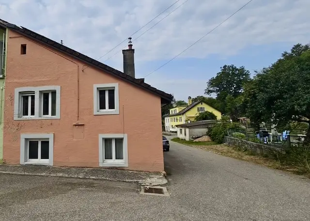 Charmante maison mitoyenne de 5 pièces à rénover – cadre idyllique au Château de Sainte-Croix