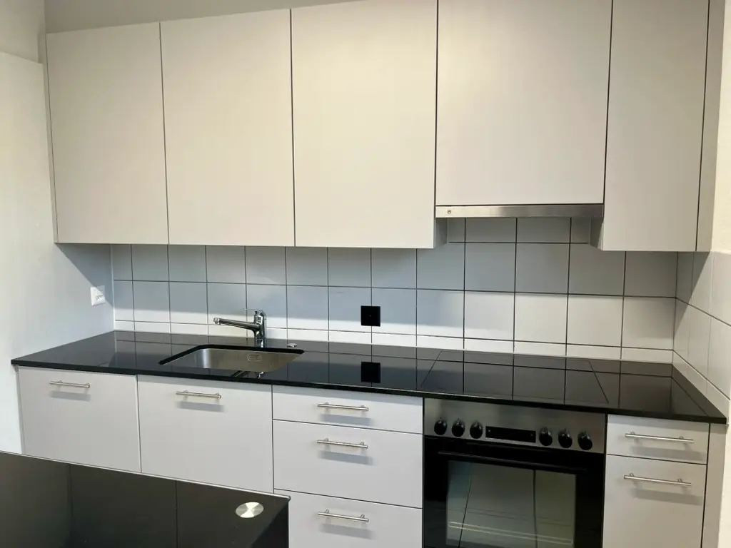 Helle 3.5-Zimmer-Hochparterrewohnung mit Balkon