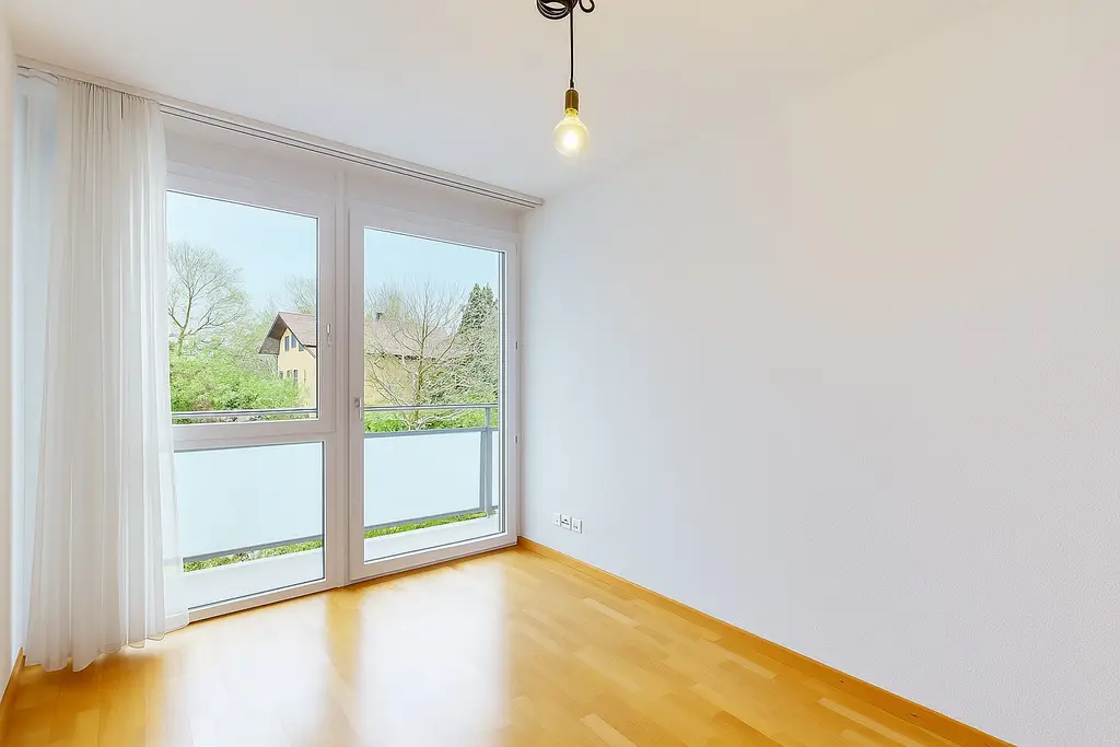 Helle und moderne 4.5-Zimmer-Hochparterrewohnung nahe Aarau