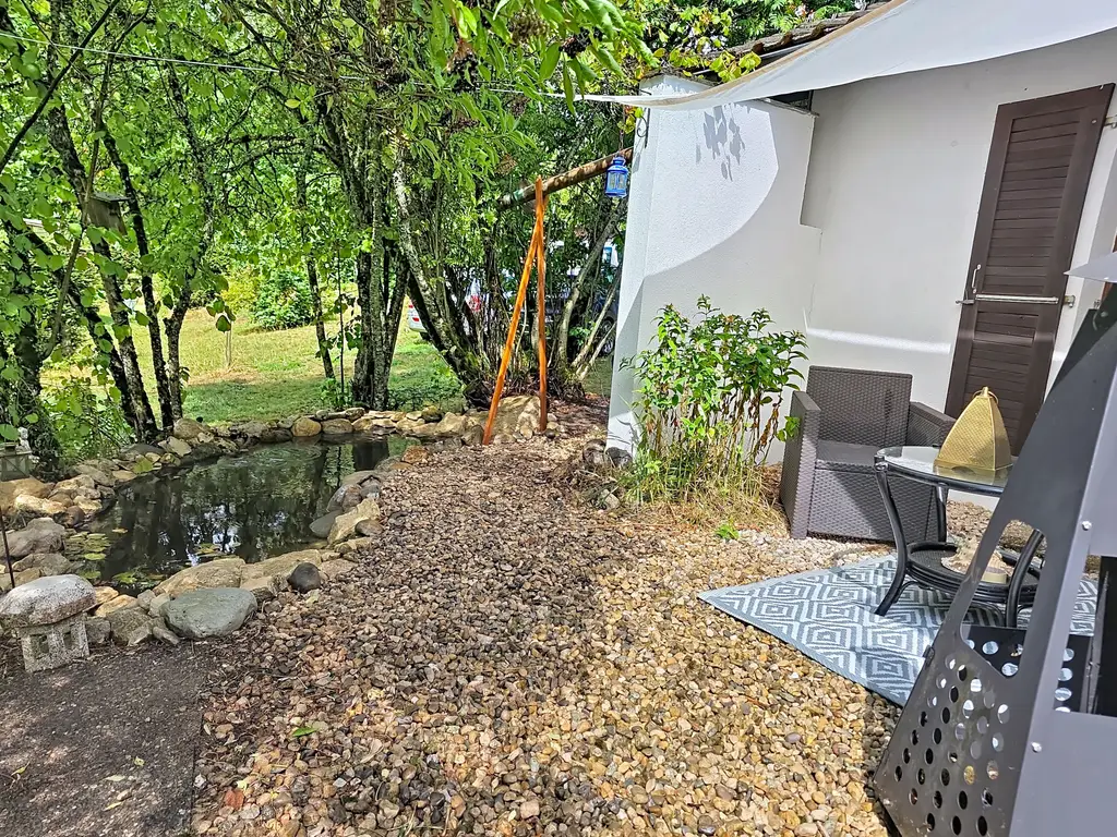Maison avec grand terrain et potentiel d’autonomie – Chaumont (NE)