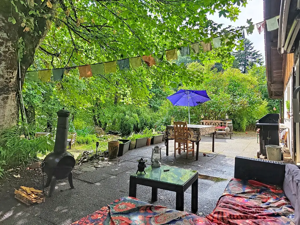 Maison avec grand terrain et potentiel d’autonomie – Chaumont (NE)