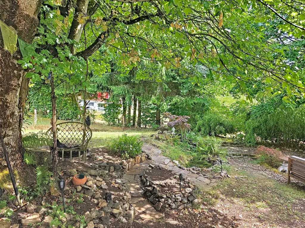 Maison avec grand terrain et potentiel d’autonomie – Chaumont (NE)