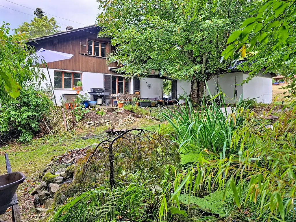 Maison avec grand terrain et potentiel d’autonomie – Chaumont (NE)