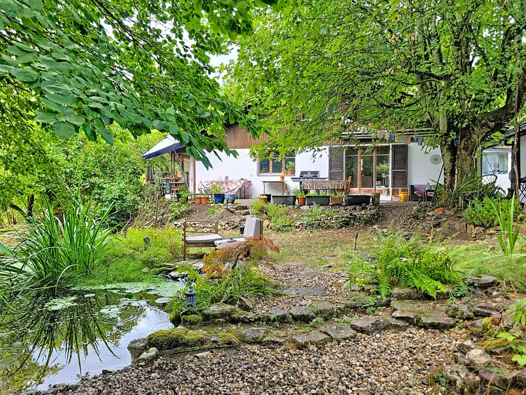 Maison avec grand terrain et potentiel d’autonomie – Chaumont (NE)