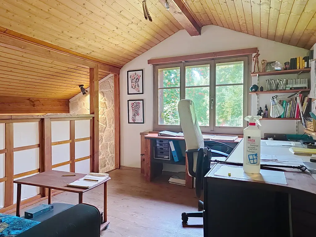 Maison avec grand terrain et potentiel d’autonomie – Chaumont (NE)