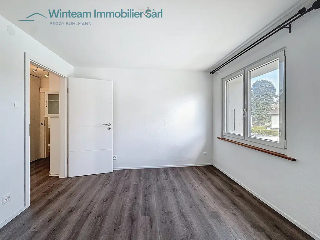 Nouveau sur le marché: 3,5 p rénové au charme unique, véranda et jardin exclusif &#8211; à Givisiez