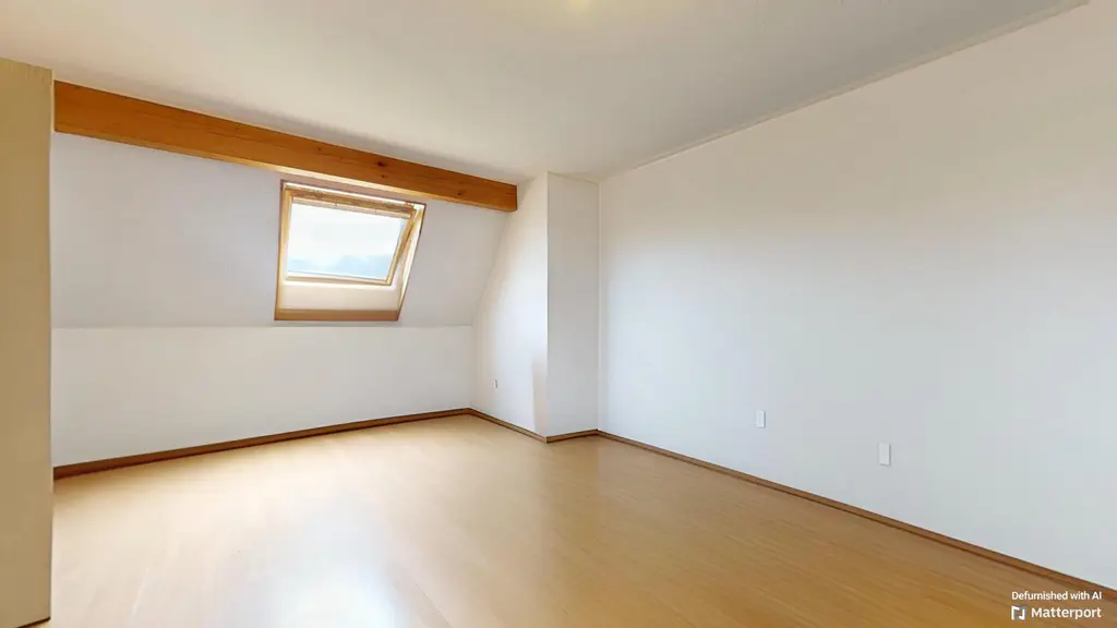 Duplex de 4,5 pièces en attique