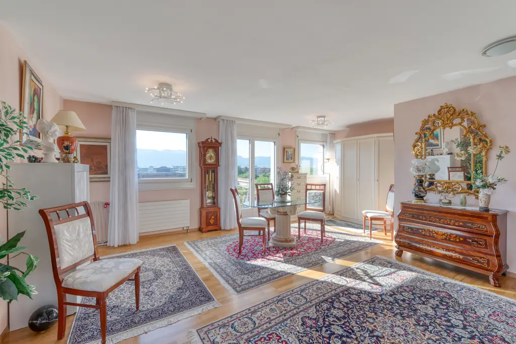 Superbe appartement de 5 pièces en attique au Grand-Saconnex