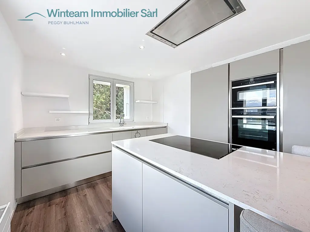 Nouveau sur le marché: 3,5 p rénové au charme unique, véranda et jardin exclusif &#8211; à Givisiez