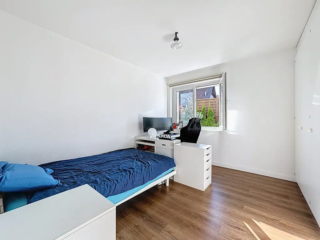 Spacieux et lumineux 4.5 pièces au rez-de-chaussée avec jardin privé