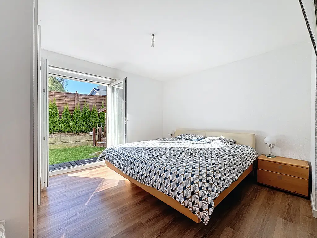 Spacieux et lumineux 4.5 pièces au rez-de-chaussée avec jardin privé