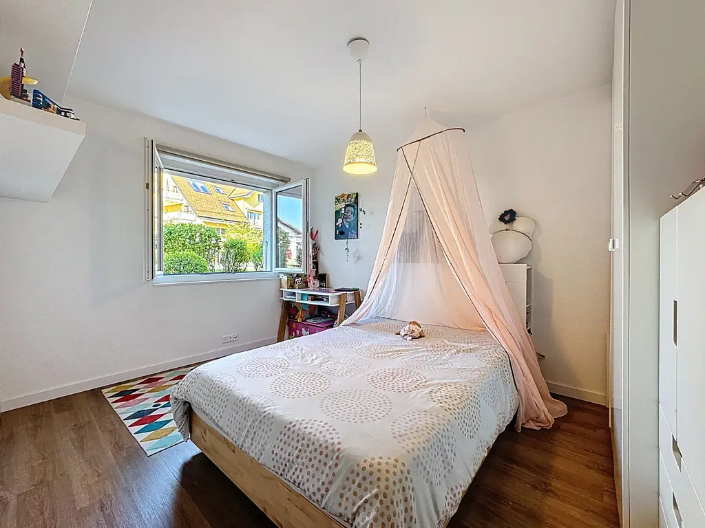 Spacieux et lumineux 4.5 pièces au rez-de-chaussée avec jardin privé