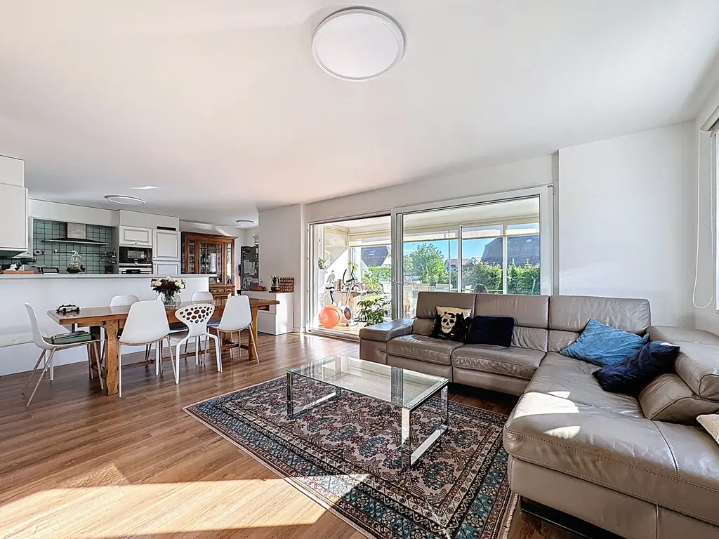Spacieux et lumineux 4.5 pièces au rez-de-chaussée avec jardin privé