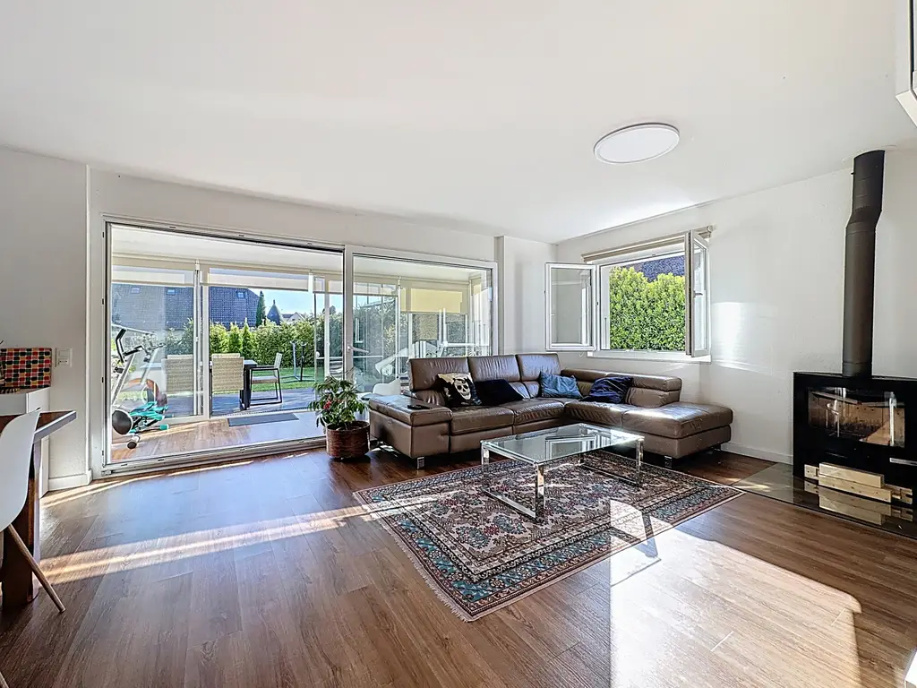Spacieux et lumineux 4.5 pièces au rez-de-chaussée avec jardin privé