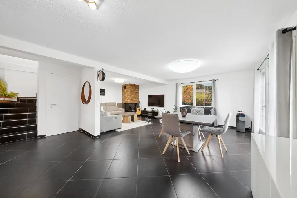 Coup de coeur pour cette magnifique maison individuelle de 5,5 pièces dans un quartier résidentiel prisé, grand jardin (parcelle de 1013 m2)