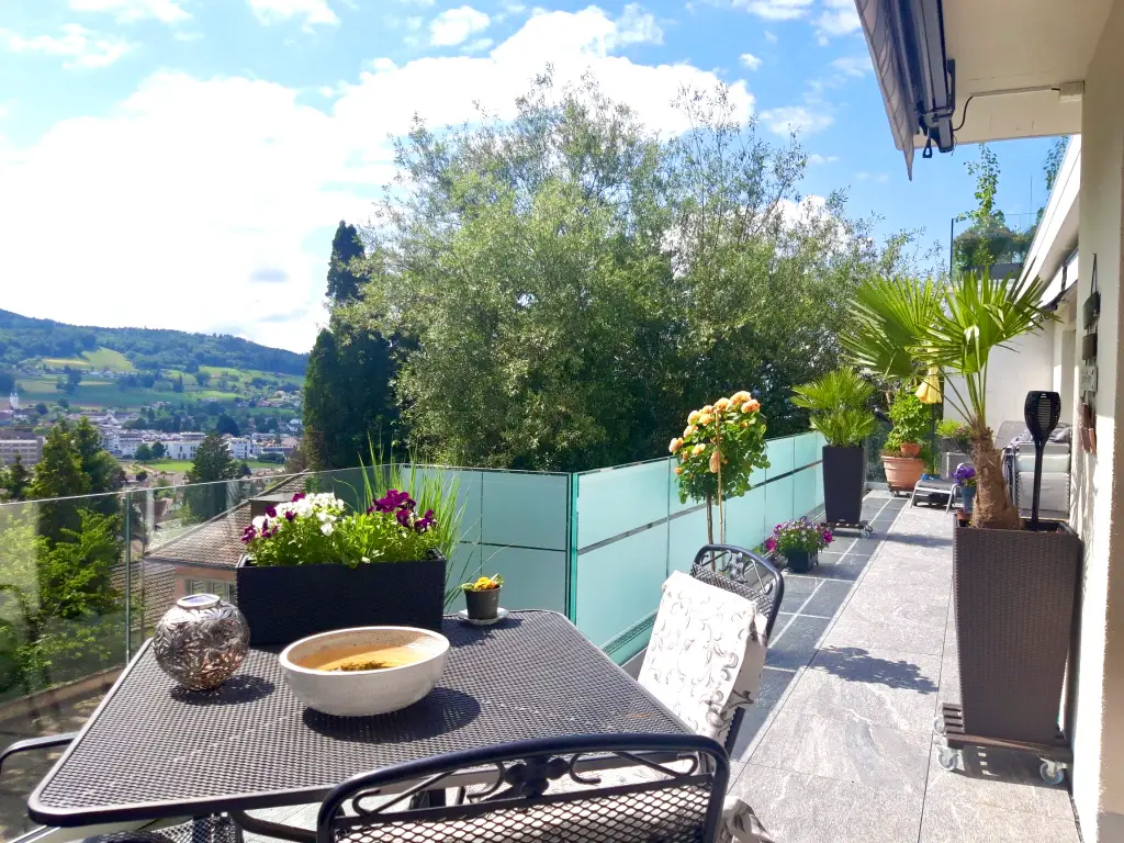 Wohlfühloase mit atemberaubender Aussicht und Wintergarten, wartet auf Sie!