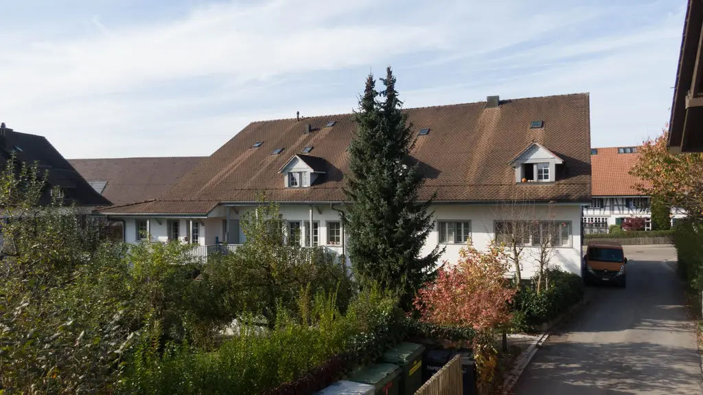 GROSSZÜGIGE DACHMAISONETTEWOHNUNG IM ALTEN DORFKERN