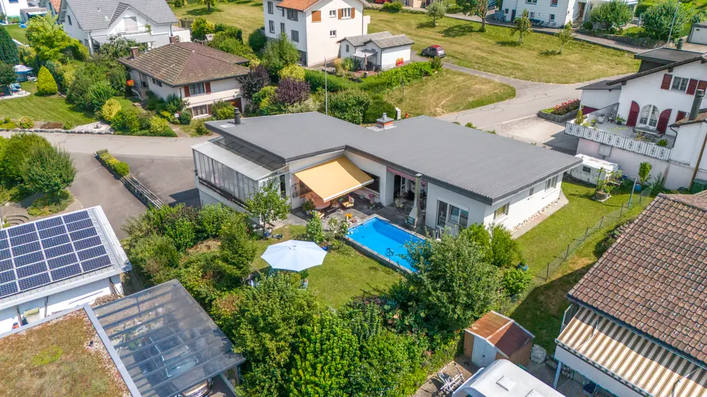 Neues Dach mit Pool und viel Platz