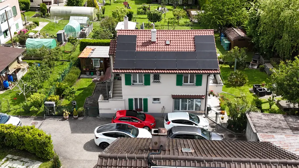 Maison individuelle divisée en deux appartements de 3.5 pièces