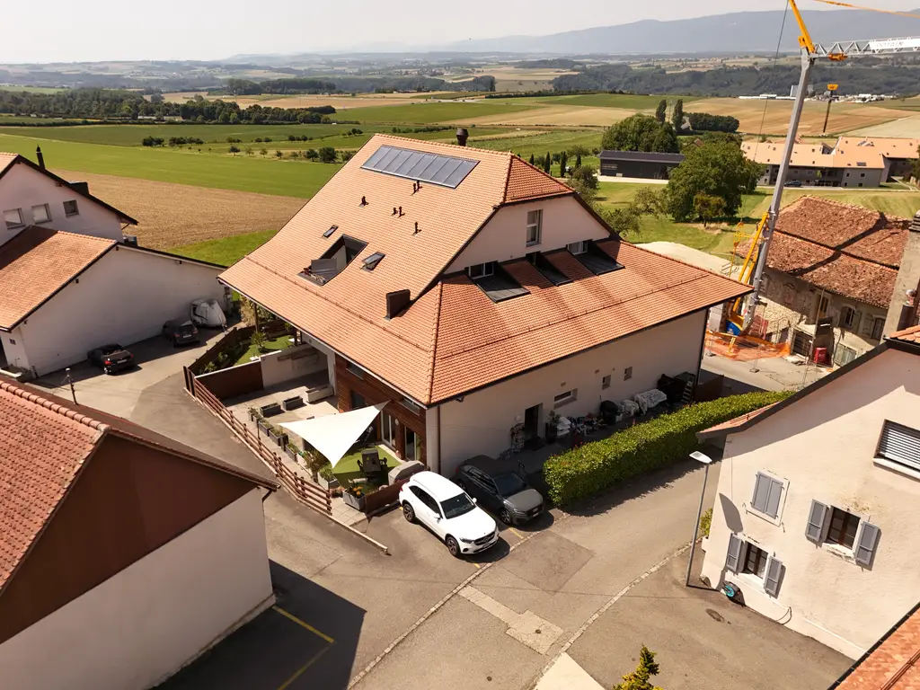 Coup de cœur assuré – appartement de 4,5 pièces avec terrasse, balcons et entrée privative à 10 minutes de Lausanne