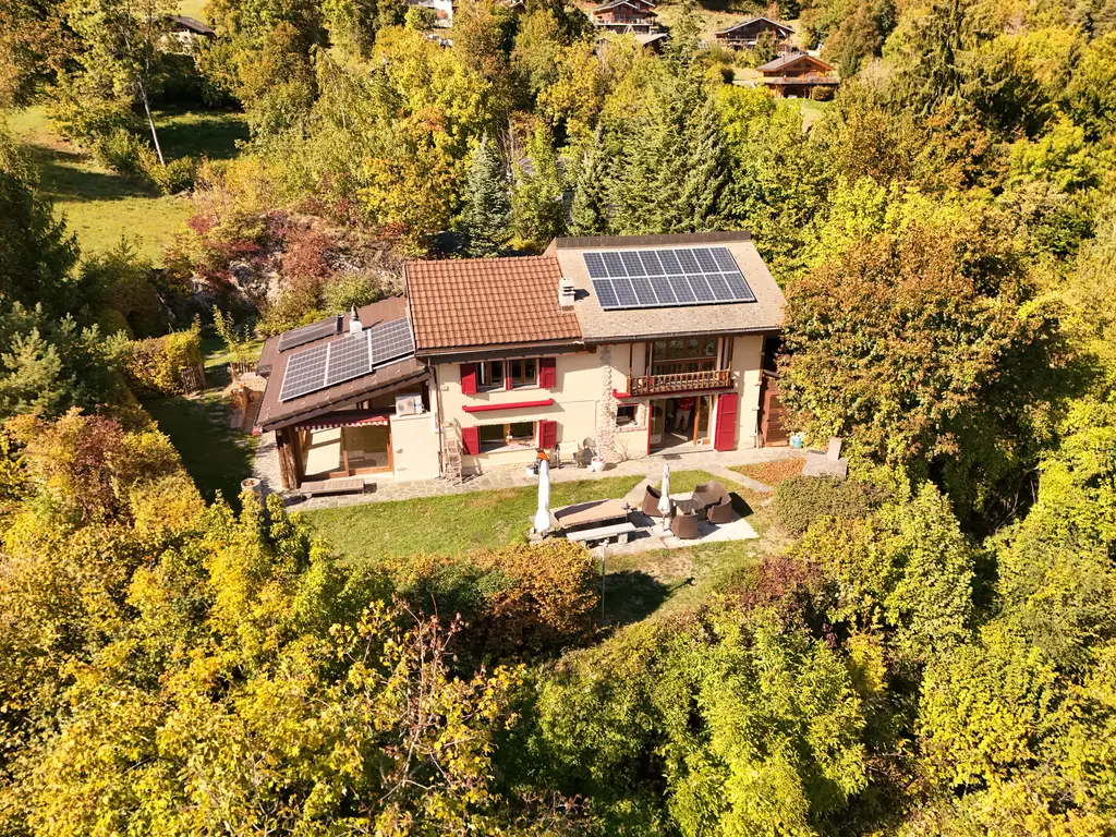 Là où le silence rencontre la vue : propriété unique sur les hauts de Chamoson