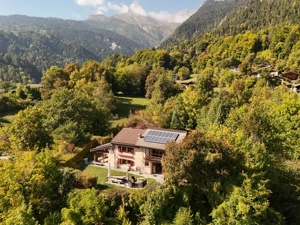 Là où le silence rencontre la vue : propriété unique sur les hauts de Chamoson
