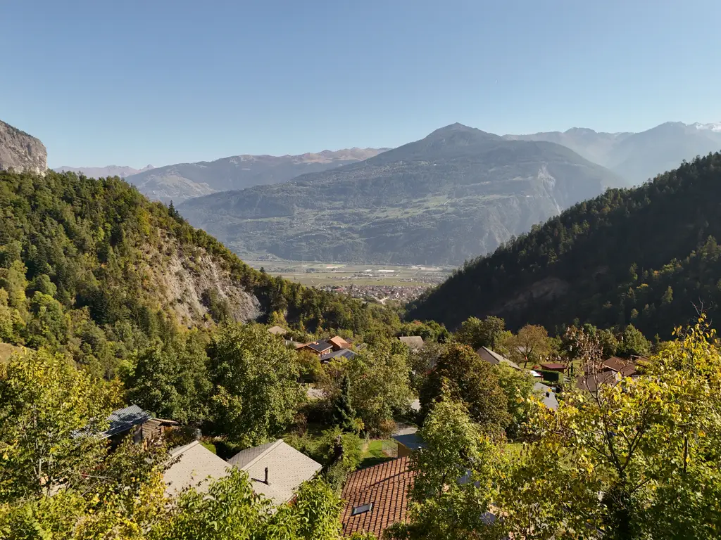 Là où le silence rencontre la vue : propriété unique sur les hauts de Chamoson