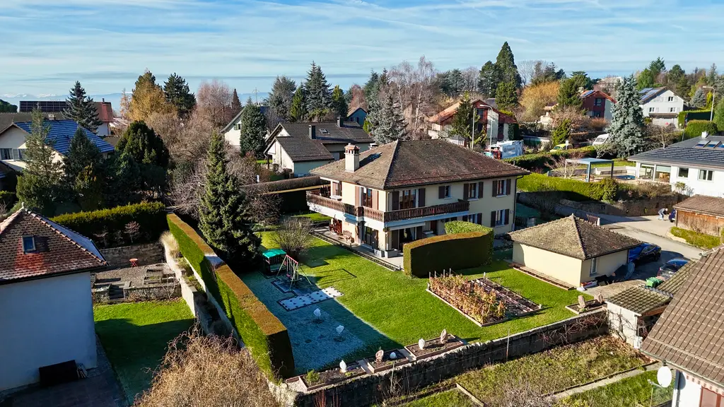 en Exclusivité Lumineux appartement avec terrasse et jardin
