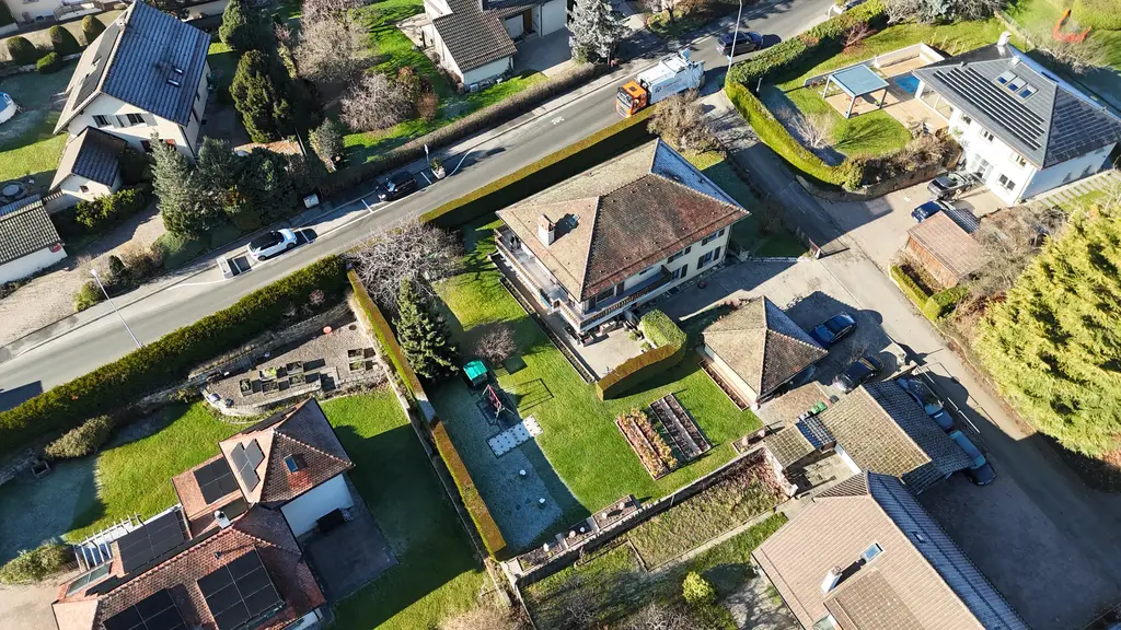 en Exclusivité Lumineux appartement avec terrasse et jardin