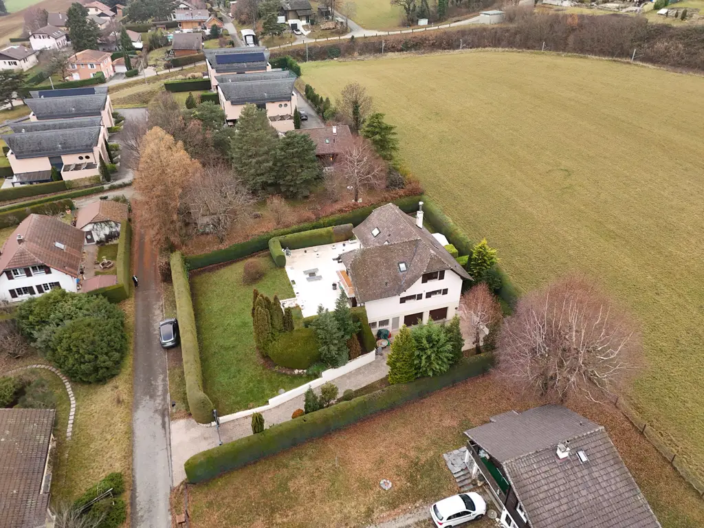 Villa Individuelle avec studio indépendant • Vue Lac &amp; Alpes • Jacuzzi pour des Instants d’Exception