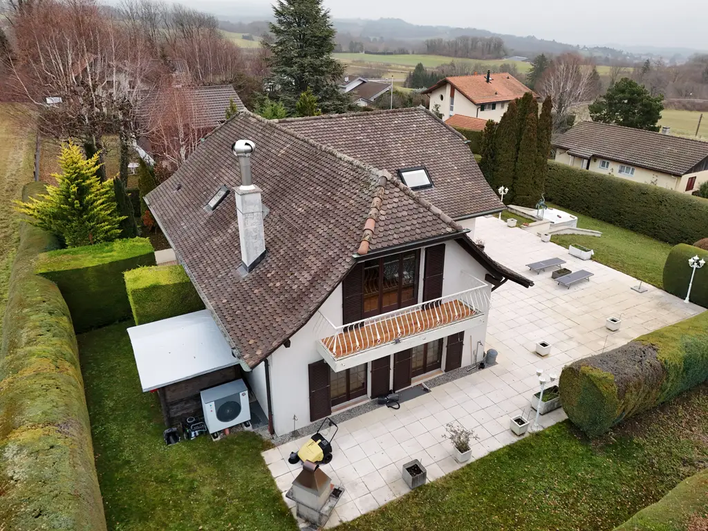 Villa Individuelle avec studio indépendant • Vue Lac &amp; Alpes • Jacuzzi pour des Instants d’Exception