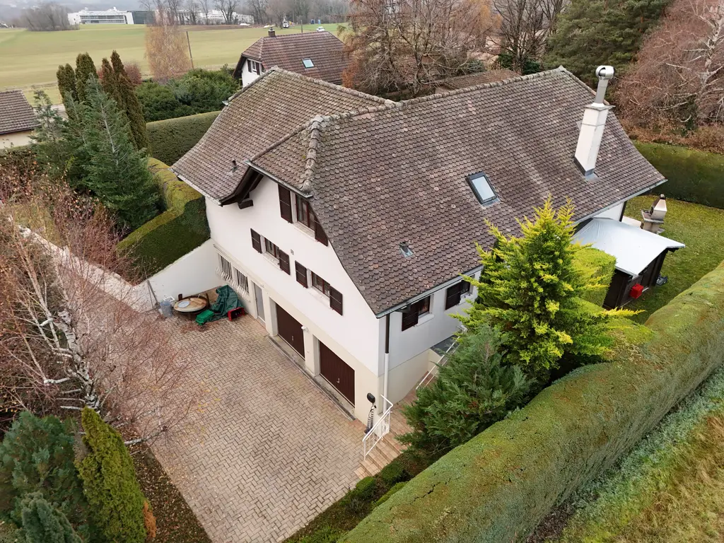 Villa Individuelle avec studio indépendant • Vue Lac &amp; Alpes • Jacuzzi pour des Instants d’Exception