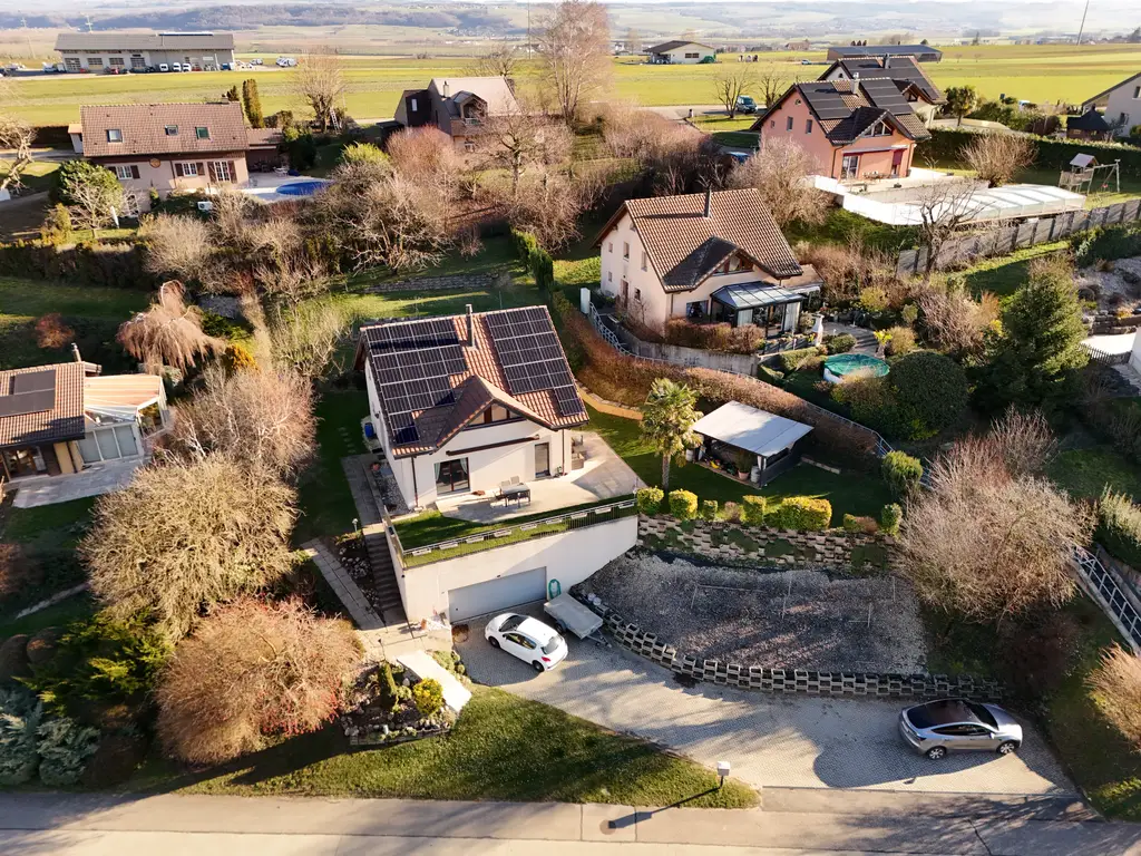 Maison individuelle d’exception – Autonomie énergétique, volumes généreux et cadre idyllique