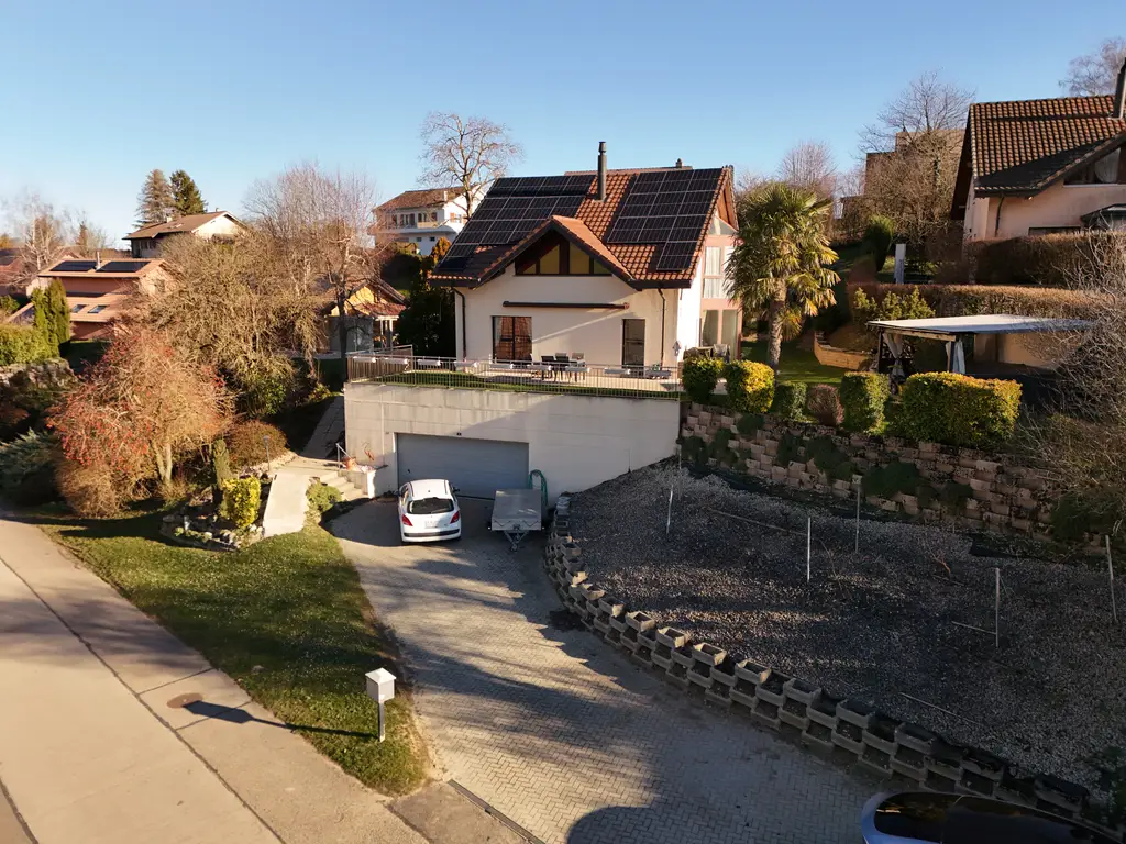 Maison individuelle d’exception – Autonomie énergétique, volumes généreux et cadre idyllique