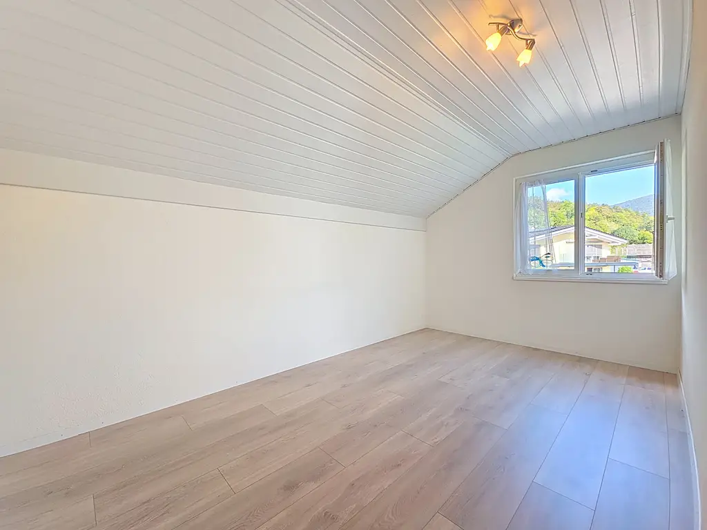 Appartement 3.5 pièces, 96 m² avec de grande hauteur sous plafond, belle terrasse au calme