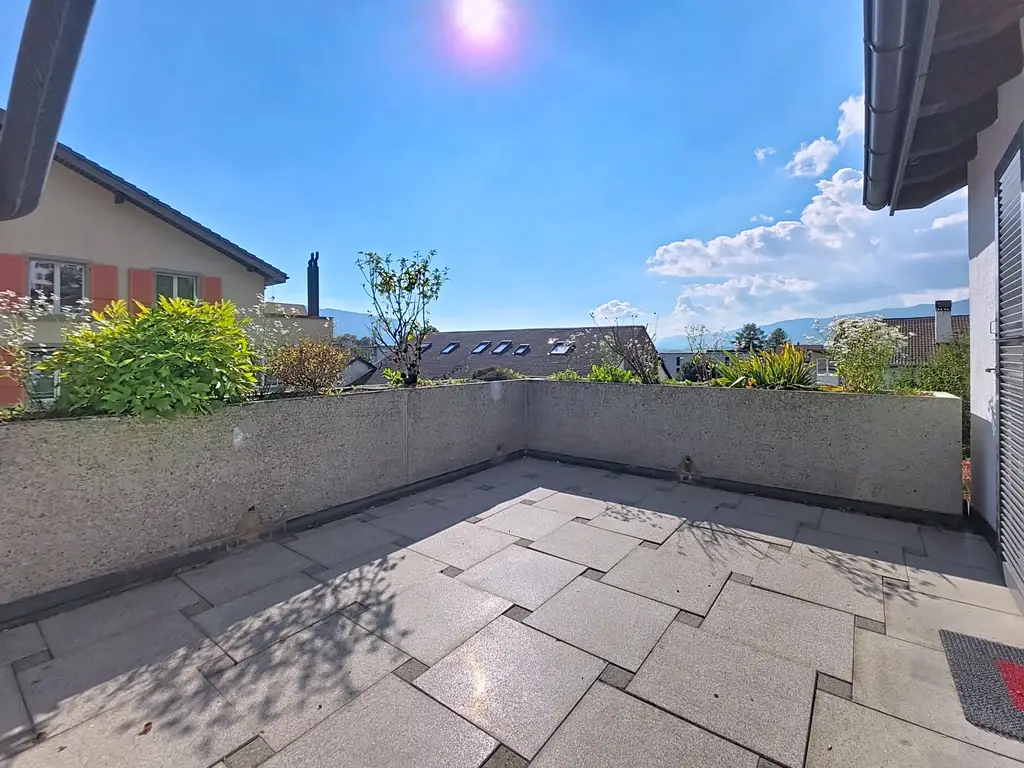 Appartement 3.5 pièces, 96 m² avec de grande hauteur sous plafond, belle terrasse au calme