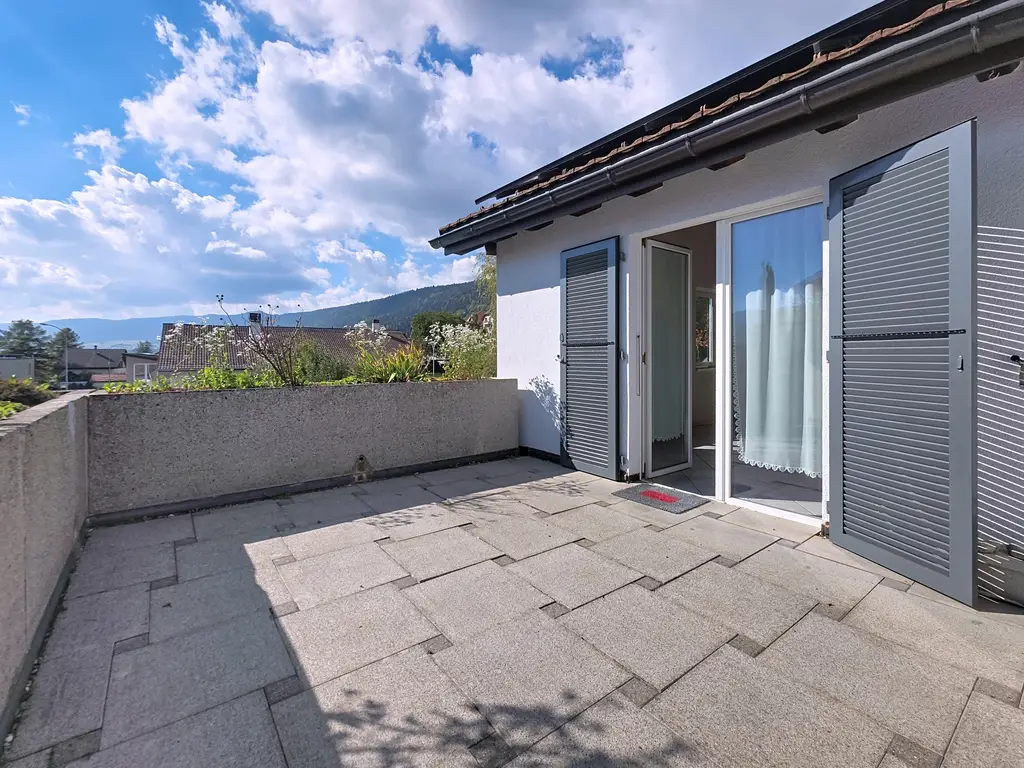 Appartement 3.5 pièces, 96 m² avec de grande hauteur sous plafond, belle terrasse au calme
