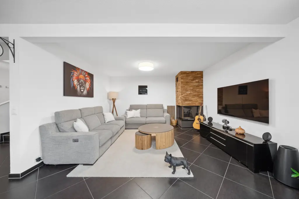 Coup de coeur pour cette magnifique maison individuelle de 5,5 pièces dans un quartier résidentiel prisé, grand jardin (parcelle de 1013 m2)